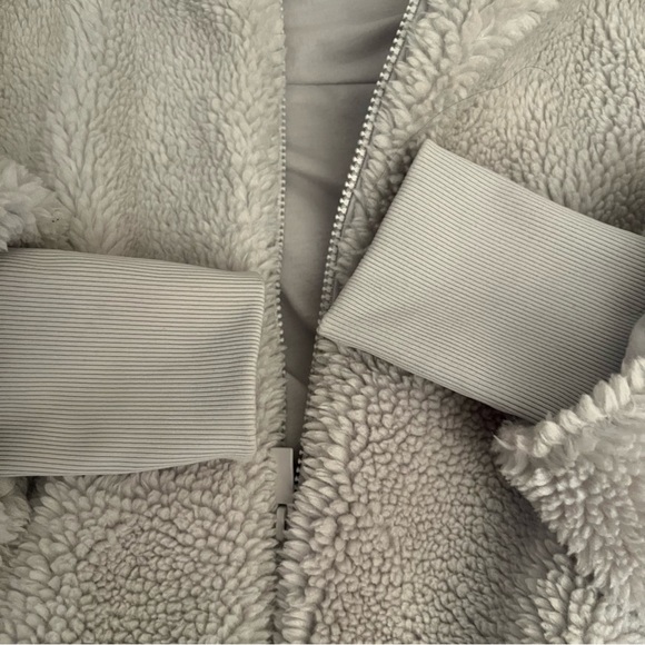 Alo Yoga Foxy Sherpa Jacket Dove Grey S - Picture 4 of 5